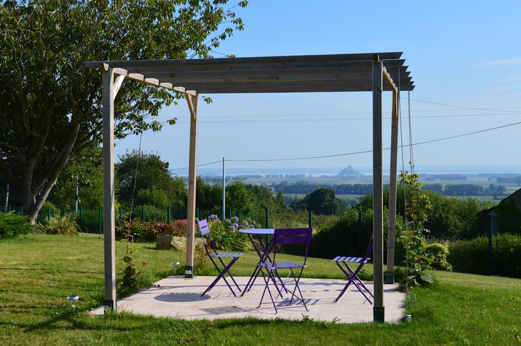 Mamoucafecouette Bed & Breakfast Roz-sur-Couesnon Exterior photo